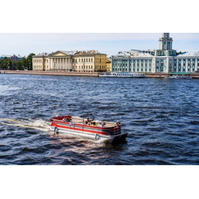 Новый музейный маршрут по рекам и каналам открылся в Петербурге