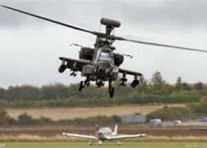 Великобритания внесет улучшения в конструкцию вертолетов Apache