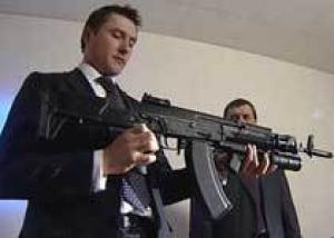 «Ижмаш» показал автомат АК-12 российским силовикам