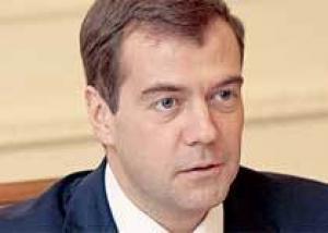 Медведев одобрил вакцинацию подростков от рака шейки матки