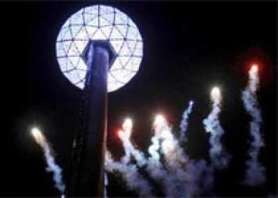 Знаменитый кристальный шар в Нью-Йорке будет висеть весь год