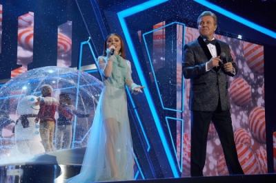 Диана Ди спела дуэтом с Львом Лещенко на телефестивале «Песня года»