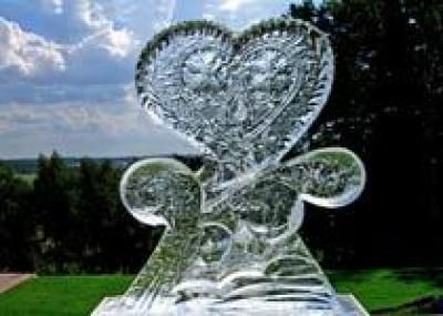 Галактика любви - тема международного фестиваля ледяных скульптур в Латвии