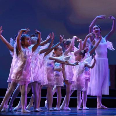 100 балерин от 3 лет на сцене Кремлевского дворца в благотворительном проекте «Мы все из одной глины»