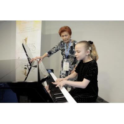 Девочка, родившаяся неслышащей, представила Россию на Международном музыкальном конкурсе