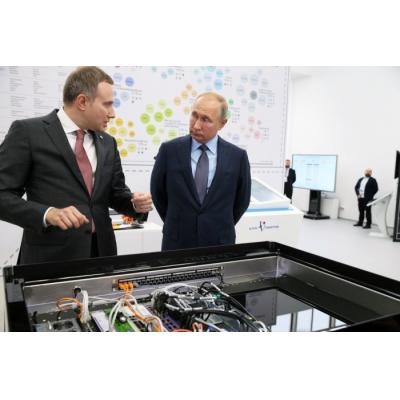 Энергоэффективный ЦОД Liquid Cube представили на выставке в АСИ Владимиру Путину