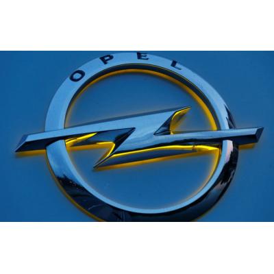 В Петербурге открылся первый автосалон Opel после возвращения марки в Россию