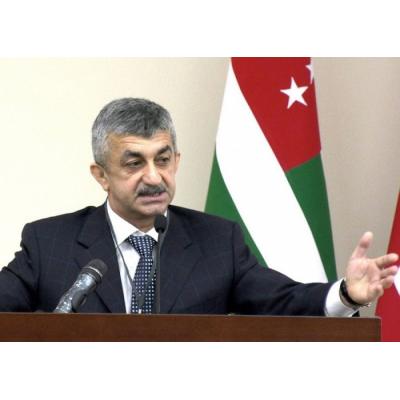 ВААК предложил всем кандидатам в президенты Абхазии помочь в решении острых проблем людей