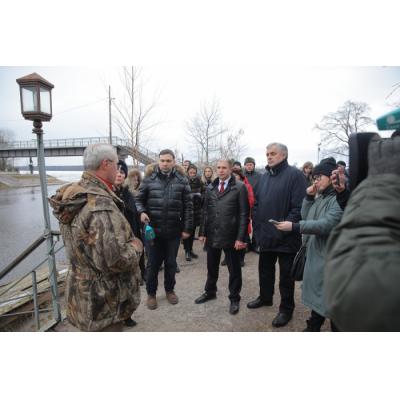 На необходимость особого ухода за воинскими мемориалами обратил внимание властей Михаил Романов