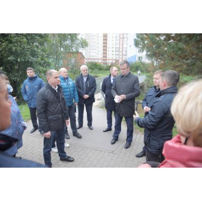 Михаил Романов встретился с жителями Невского района по вопросу ремонта аварийного моста через реку Оккервиль