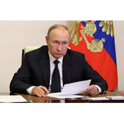 Путин поручил выплатить 10 тыс. руб. семьям школьников из ЛДНР и подконтрольных областей