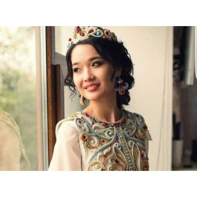 Невесты из Казахстана стали чаще для свадеб выбирать национальные наряды