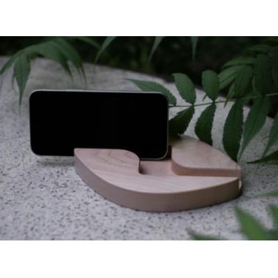 Марка Amovino представляет дизайнерские подставки для смартфона из дерева