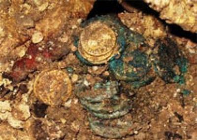 В израильской пещере нашли уникальный клад монет