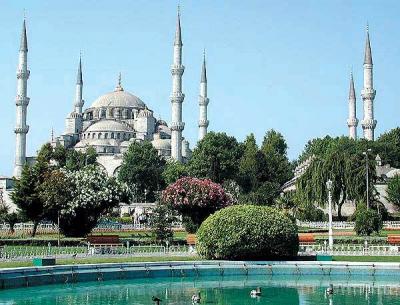 Число отдыхающих в Турции продолжает расти