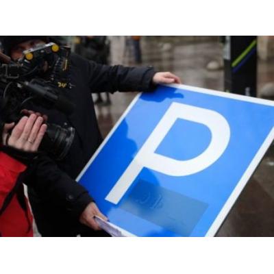 Автоэксперт оценил первые итоги внедрения платной парковки в историческом центре Петербурга