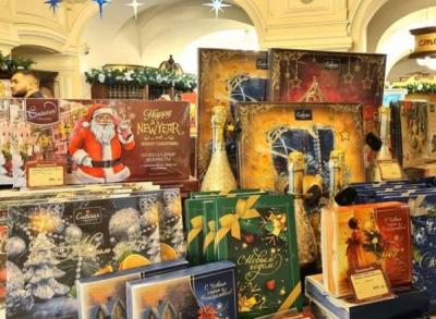 В московских магазинах началась продажа новогодних товаров