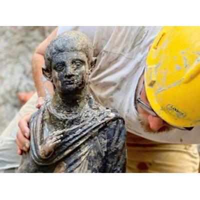 В глиняных отложениях обнаружили древние бронзовые статуи