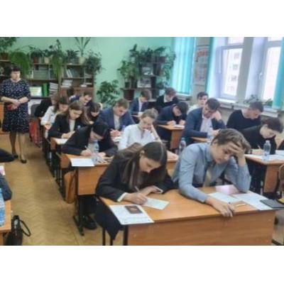 Более 4500 школьников приняли участие в проекте Умскул по тренировке итогового сочинения