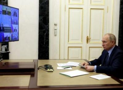 Путин поручил провести индексацию зарплат бюджетников