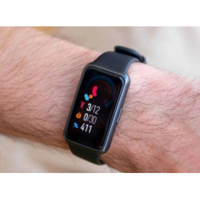Бюджетный браслет Huawei Band 7 - лучшая альтернатива умным часам