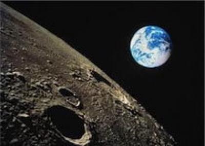 НАСА официально объявило об открытии воды на Луне