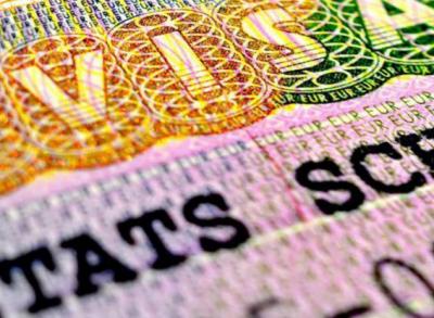 Процесс получения Шенгена будет теперь цифровым: названо, кто пойдет за визой лично в консульство