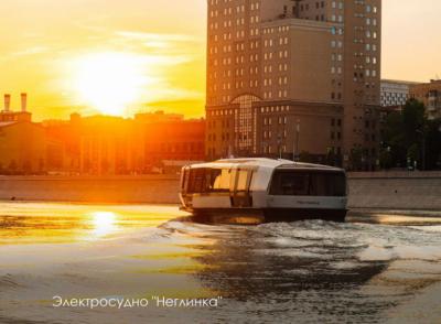 В Москве запустили первый регулярный маршрут с акваэлектробусами — суда по Москве-реке будут ходить даже зимой