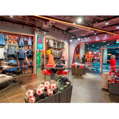 Бывший партнер Nike откроет собственные магазины в России
