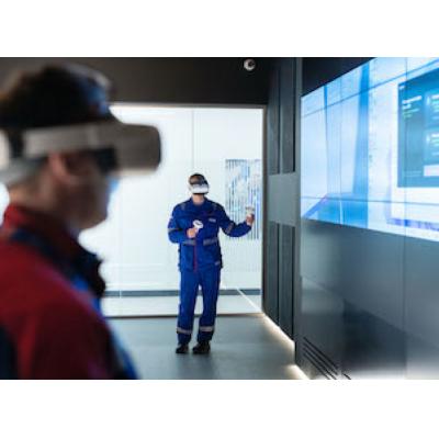 Омский НПЗ открыл учебный центр с VR-тренажерами для нефтепереработчиков