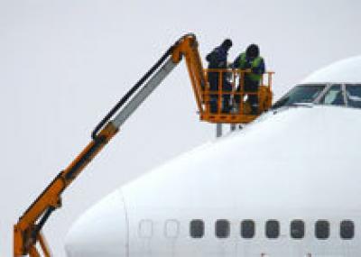 Боинг-737 не смог взлететь в Сургуте из-за поврежденной двери