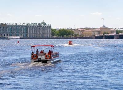 Водный транспорт в Петербурге перевез более 100 тыс пассажиров