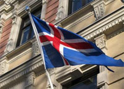 Медведев подписал закон об упрощении визового режима с Исландией