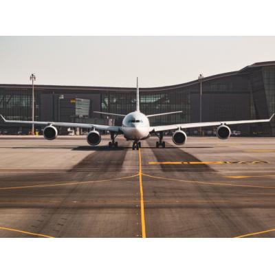 «Деловые Линии»: спрос на авиаперевозки вырос почти на треть с января 2023
