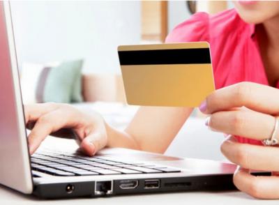 Власти хотят снизить лимит для беспошлинных онлайн-покупок