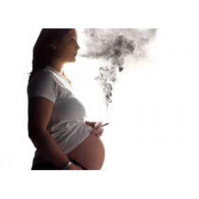 Каждая пятая женщина курит во время беременности