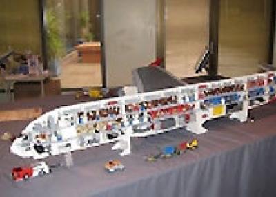 Фанат `Лего` собрал копию крупнейшего пассажирского самолета