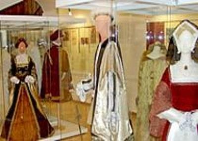Выставка королевских одежд XIII-XVII веков проходит в Чехии