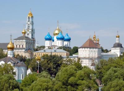 Теплая осень спровоцировала новую волну туристов в Сергиев Посад