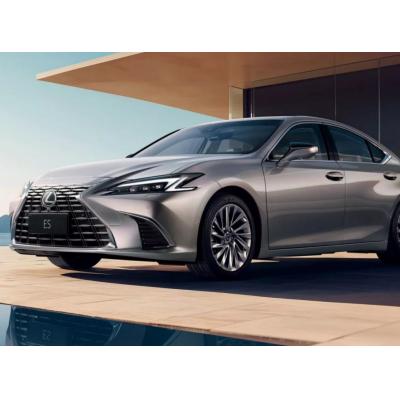 Переднеприводный седан Lexus ES подвергли обновлению