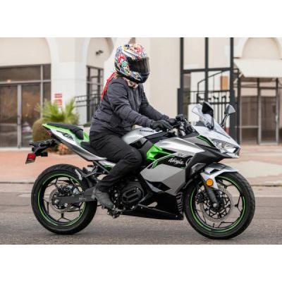 Kawasaki представила электробайки Ninja e-1 и Z e-1 2025 модельного года