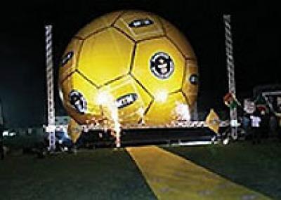 Самый большой в мире футбольный мяч