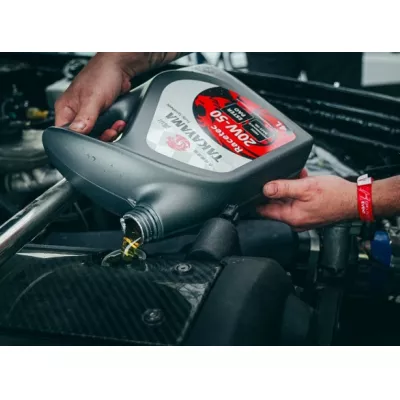 Takayama начинает продажи моторных масел Racetec 20W-50, испытанных в профессиональном автоспорте