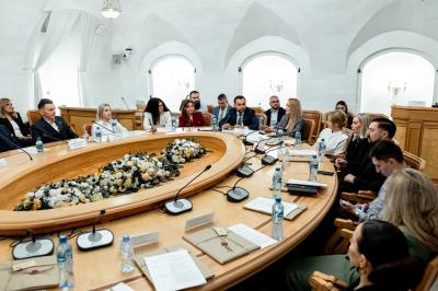 В Госдуме в рамках круглого стола обсудили новую модель взаимодействия бизнеса и государства