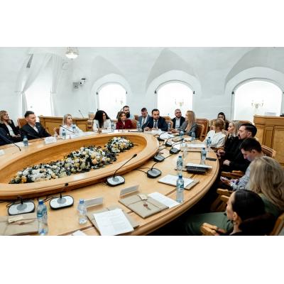 В Госдуме в рамках круглого стола обсудили новую модель взаимодействия бизнеса и государства