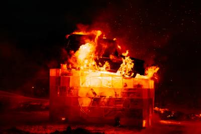 В Тверской области на Масленицу сожгли «Гелендваген» как символ преклонения перед Западом