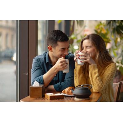 Чувствительность зубов: почему чередование горячих и холодных напитков становится проблемой для эмали