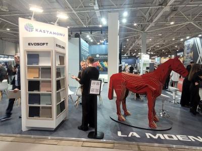 Компания Kastamonu представила новинки декоративных панелей брендов Evosoft и Evogloss на выставке UMIDS-2026