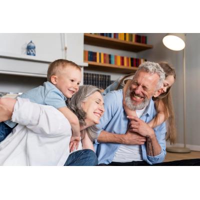 Клиника VISTA запустила социальную программу помощи пожилым людям с нарушениями зрения