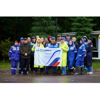 Прикамские трубопроводчики благоустроили зеленый уголок Перми